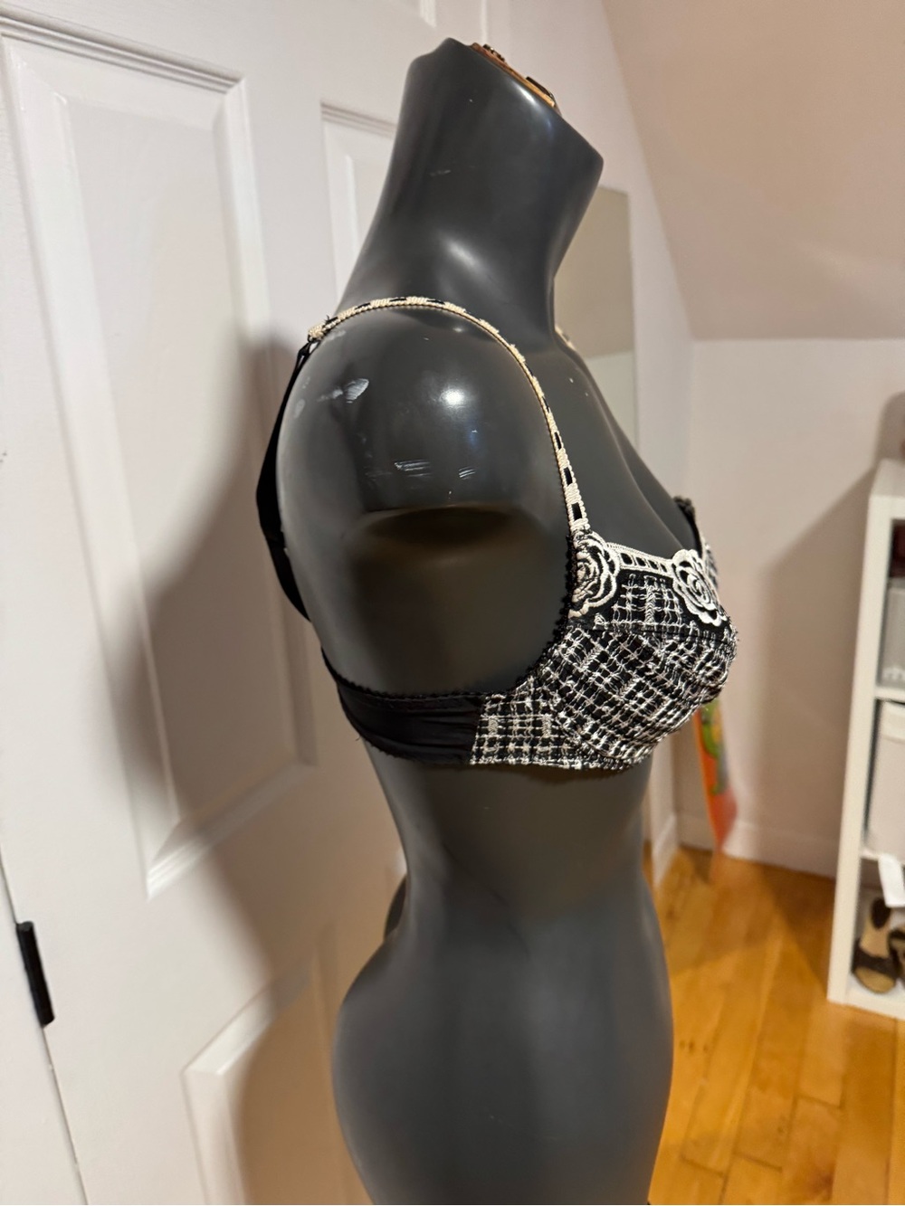 bra - Picture 3 of 4